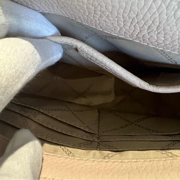 ✨SOLD✨Michael Kore Cross body bag - Picture 6 of 9